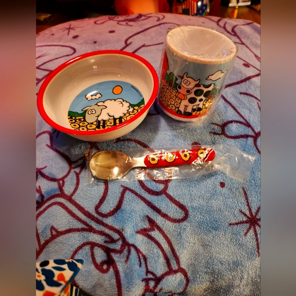 New never used Zak Designs child's bowl and cup set. Farm yard